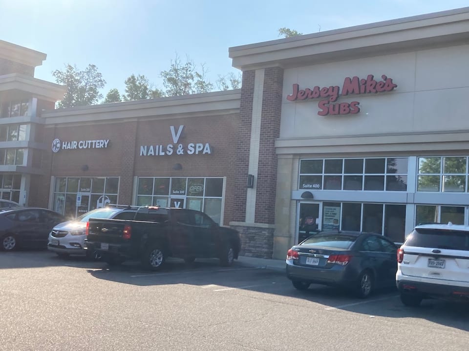 V Nails & Spa photo 1