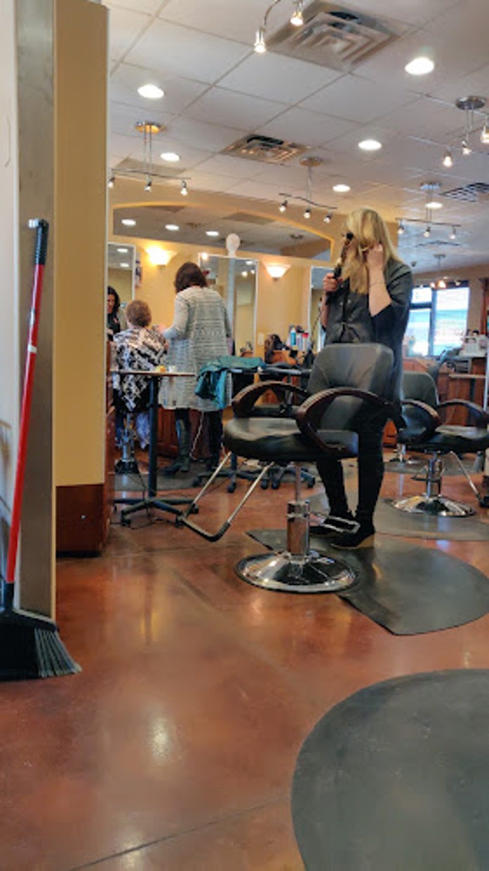 Ambiance Salon photo 1