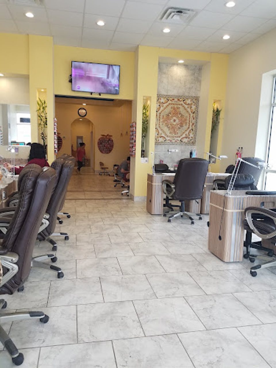 Tip Top Nails & Spa photo 1