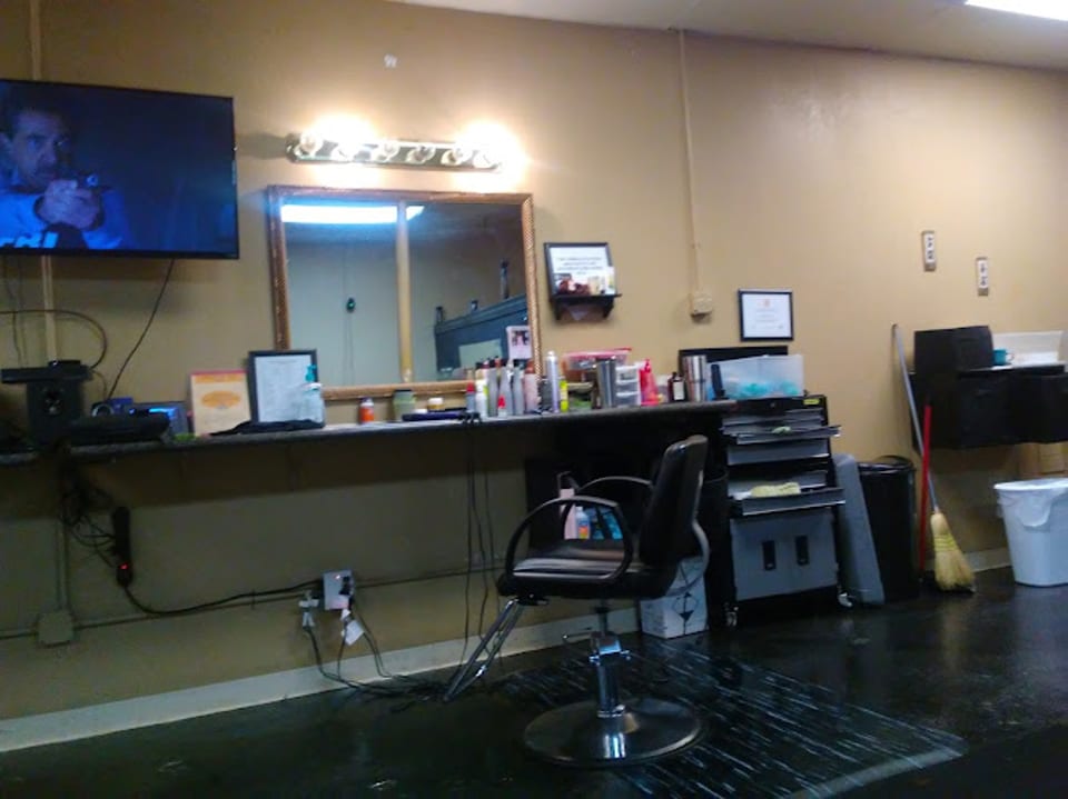 Miss Dee's Hair & Nail Salon photo 1