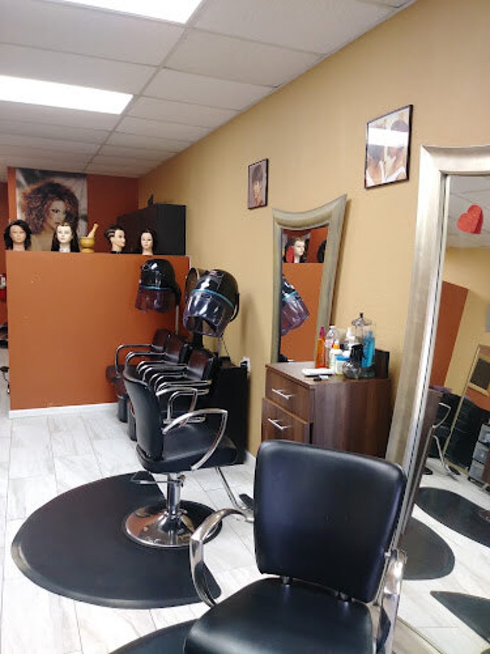 Diola’s Beauty Salon photo 1