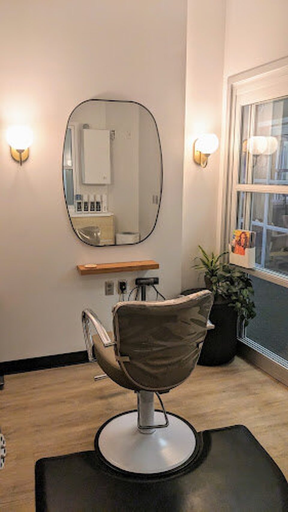 Tessa Selander Salon at Sola Salons | Luxury Hair in Atlantic Beach & Jacksonville, FL photo 1