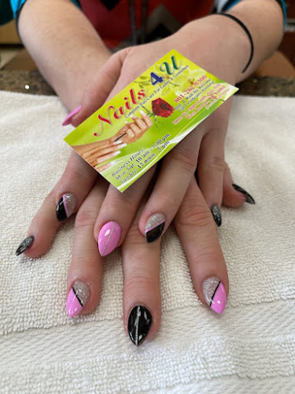 Nails 4 U photo 1