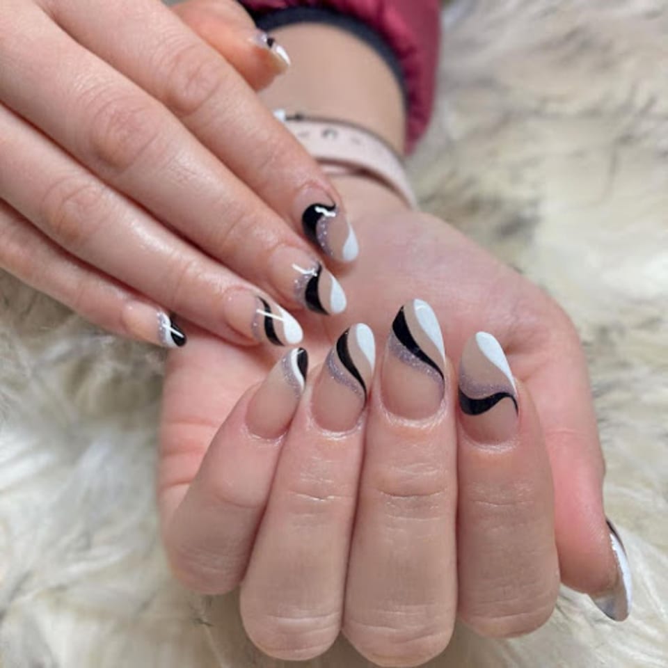 Lux Nail Bar photo 1