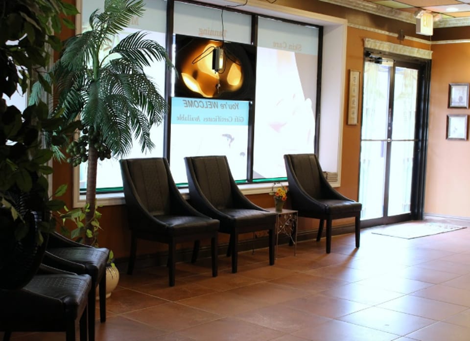 Heights Retreat Salon and Spa - facial massage pedicure manicure & lash Houston TX photo 1