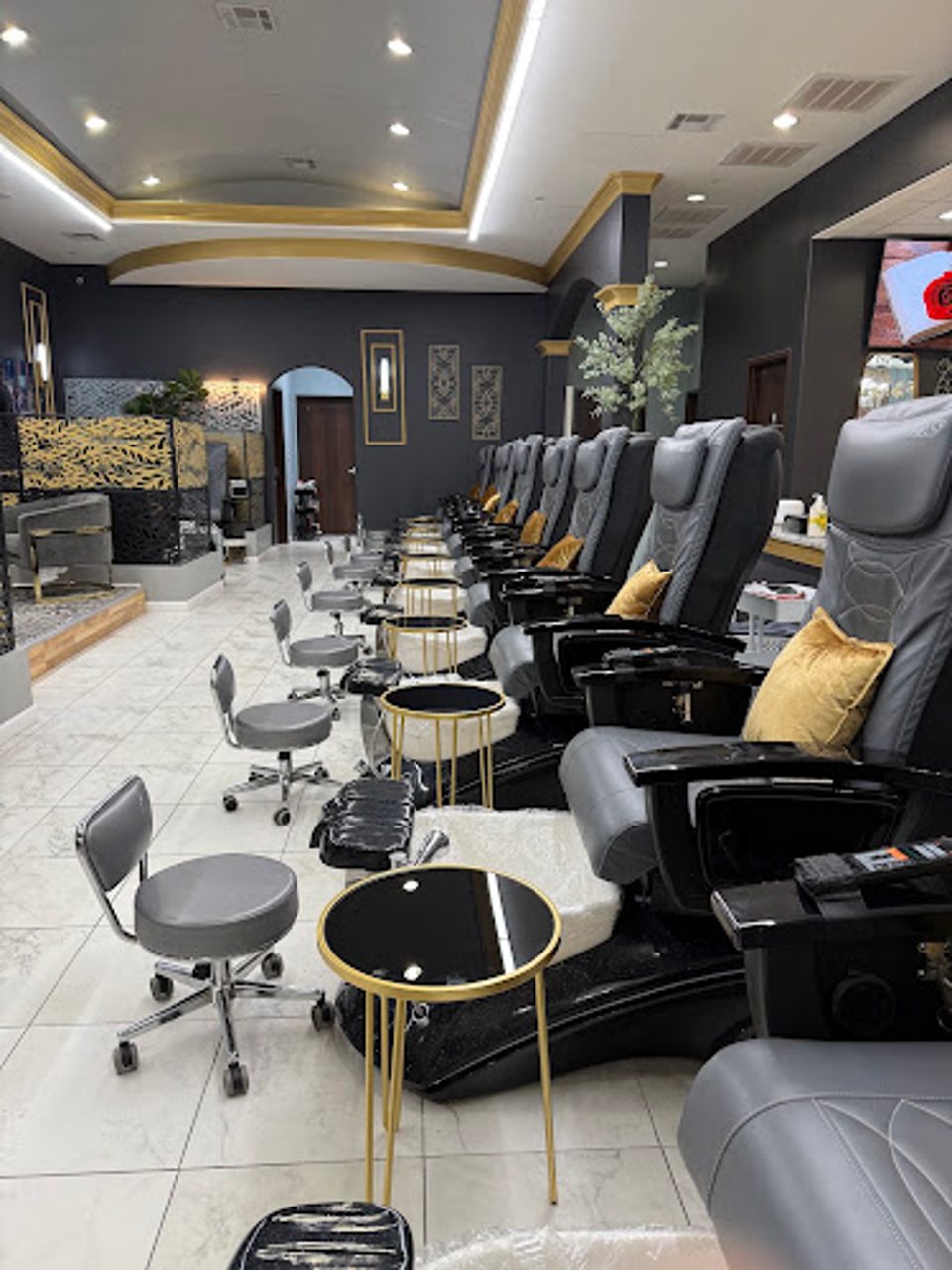 LUSH NAIL BAR photo 1