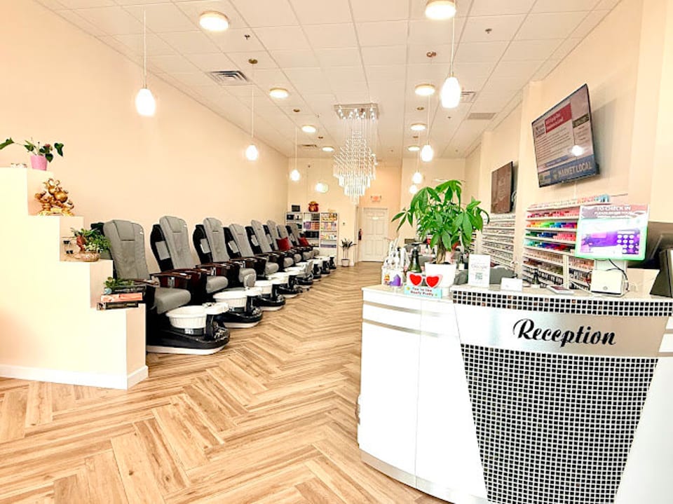 HELLO CUTICLES Nail & Lash Lounge photo 1