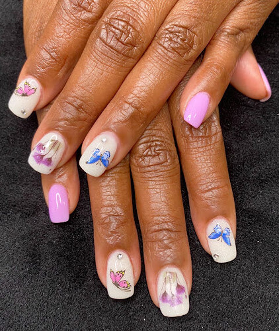Embellished nails and brow bar photo 1