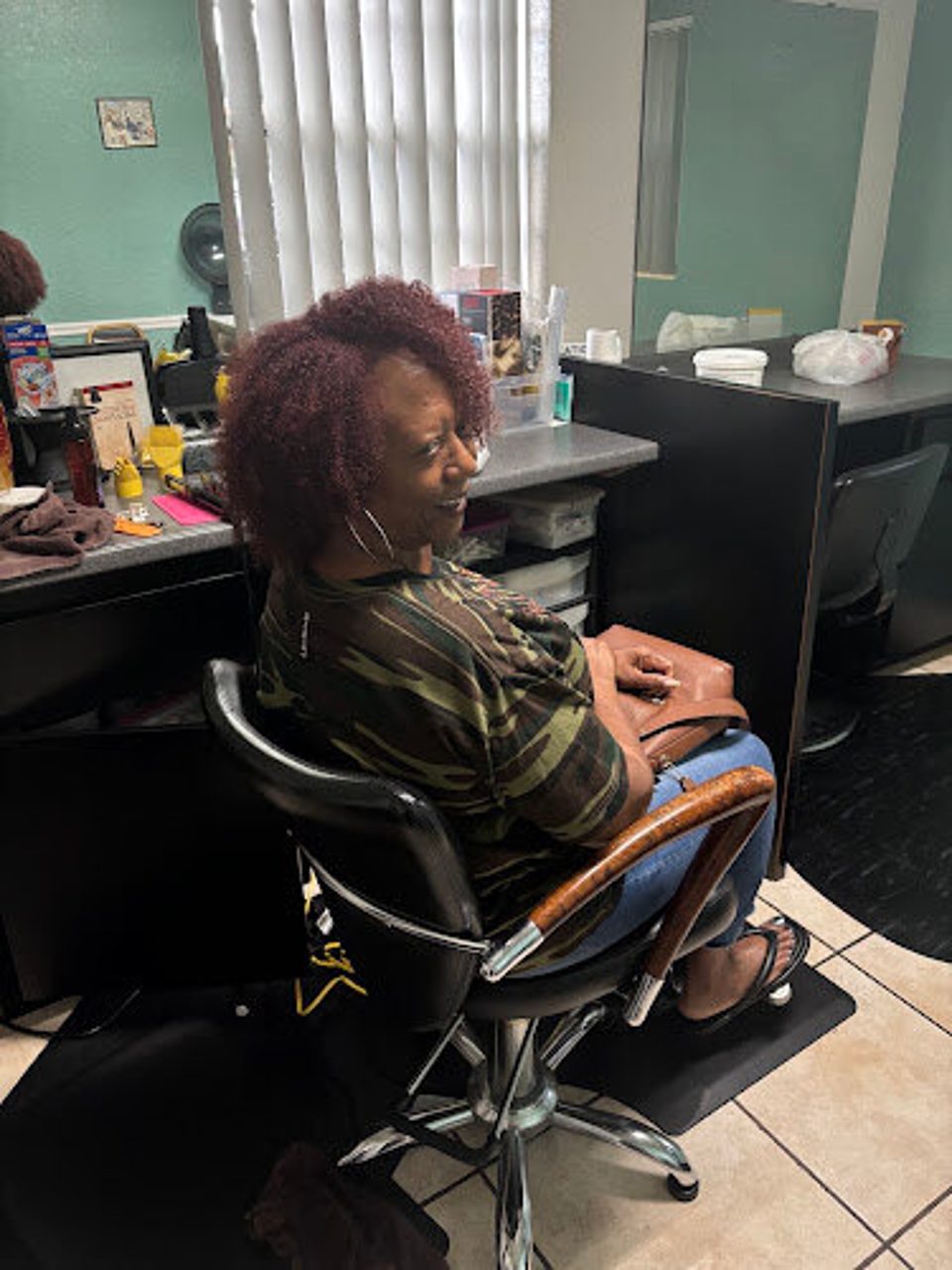 Jagged Edge Unisex Salon photo 1