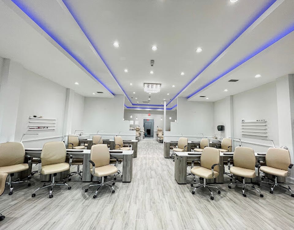 Gloss The Nail Lounge 210 photo 1