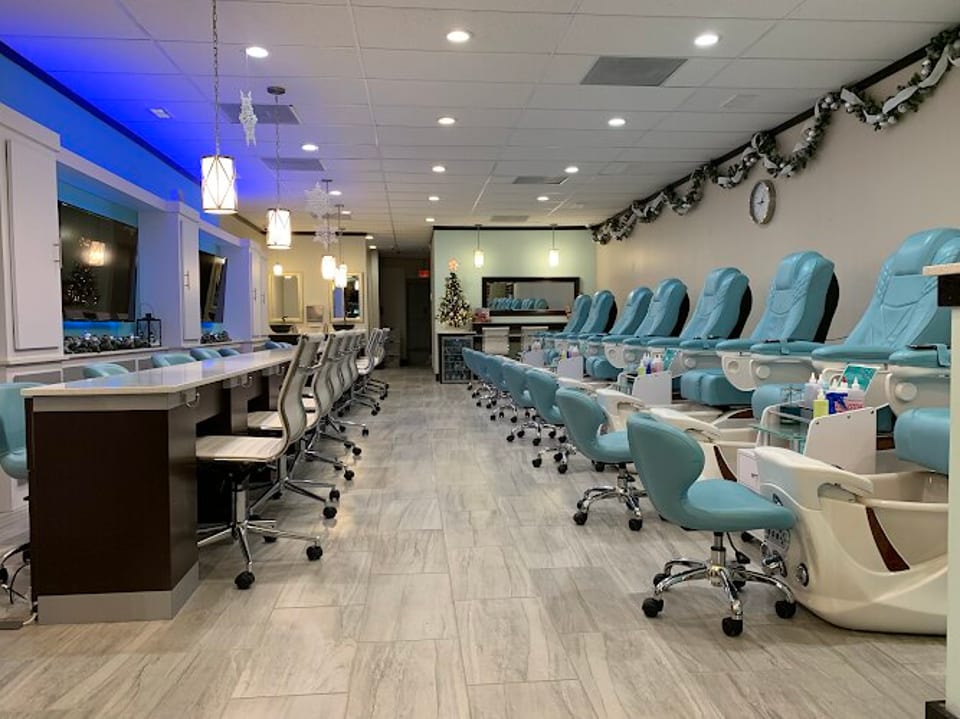 Platinum Nail Salon photo 1