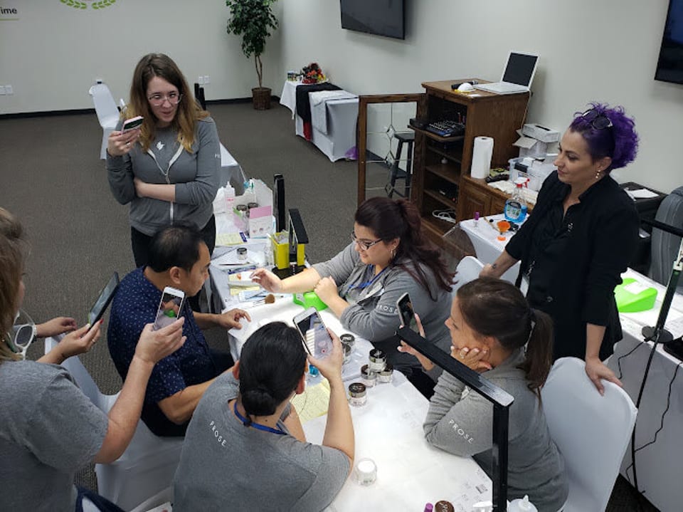 CẦN SANG TIỆM NAIL GẤP VÙNG Orlando photo 1