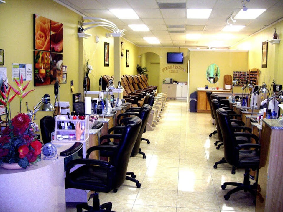 Hollywood Nails & Spa photo 1