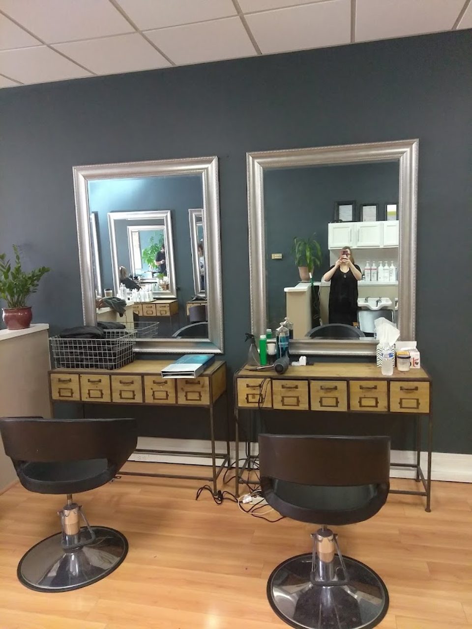 Blackbird Salon photo 1