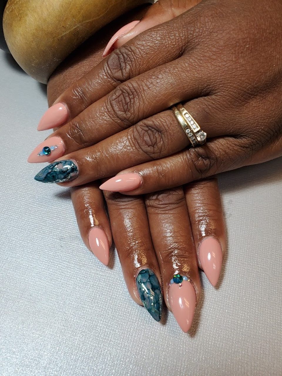 Paix Et Amour Nails photo 1