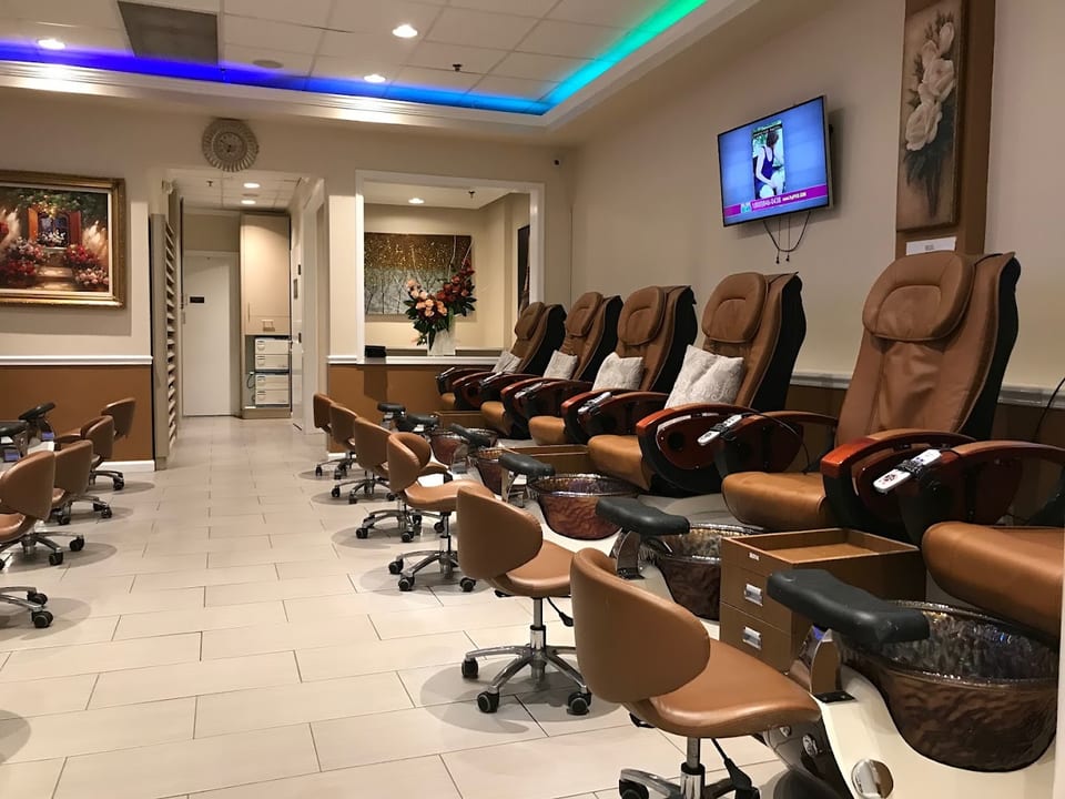 Platinum Nails Spa photo 1